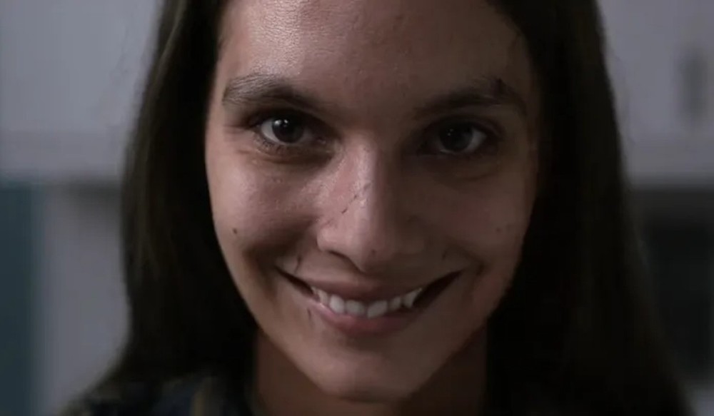 Sorria é um filme de terror psicológico escrito e dirigido por Parker Finn, e baseado no seu curta-metragem Laura Hasn't Slept (2020) — Foto: Divulgação/Paramount Pictures