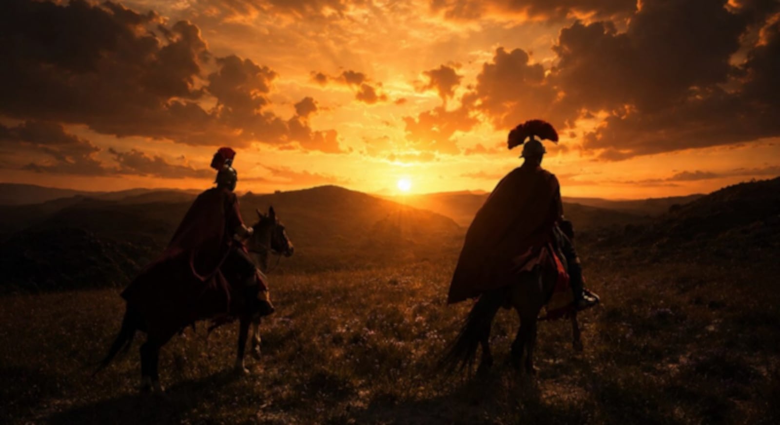 Mario Bregieira e Rômulo Weber aparecem em clique durante as gravações de Ben-Hur Reprodução/Instagram @mabregieira