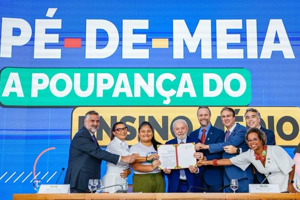 Sétima parcela do Pé-de-Meia começa a ser paga nesta segunda-feira (19/10)