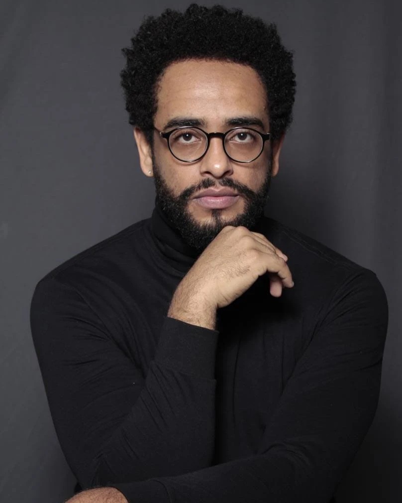 Matheus Sousa faz muitos comerciais para a TV e esteve no espetáculo "Malditos", com Helena Ranaldi e Pedro Waddington — Foto: Reprodução Instagram/Poesia Estática Fotografia