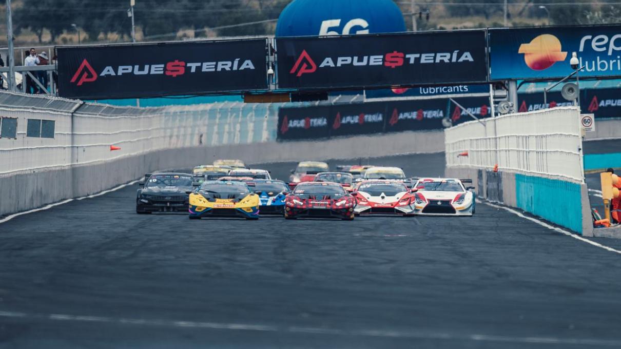 ¡Puebla rugió! Mais de 25 mil torcedores viveram o espetacular estreia do GT Challenge no México
