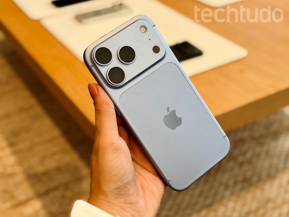 iPhone 18 Pro Max combina a maior bateria já vista em um iPhone com desempenho de ponta e conjunto fotográfico avançado — Foto: Ana Loubak/TechTudo