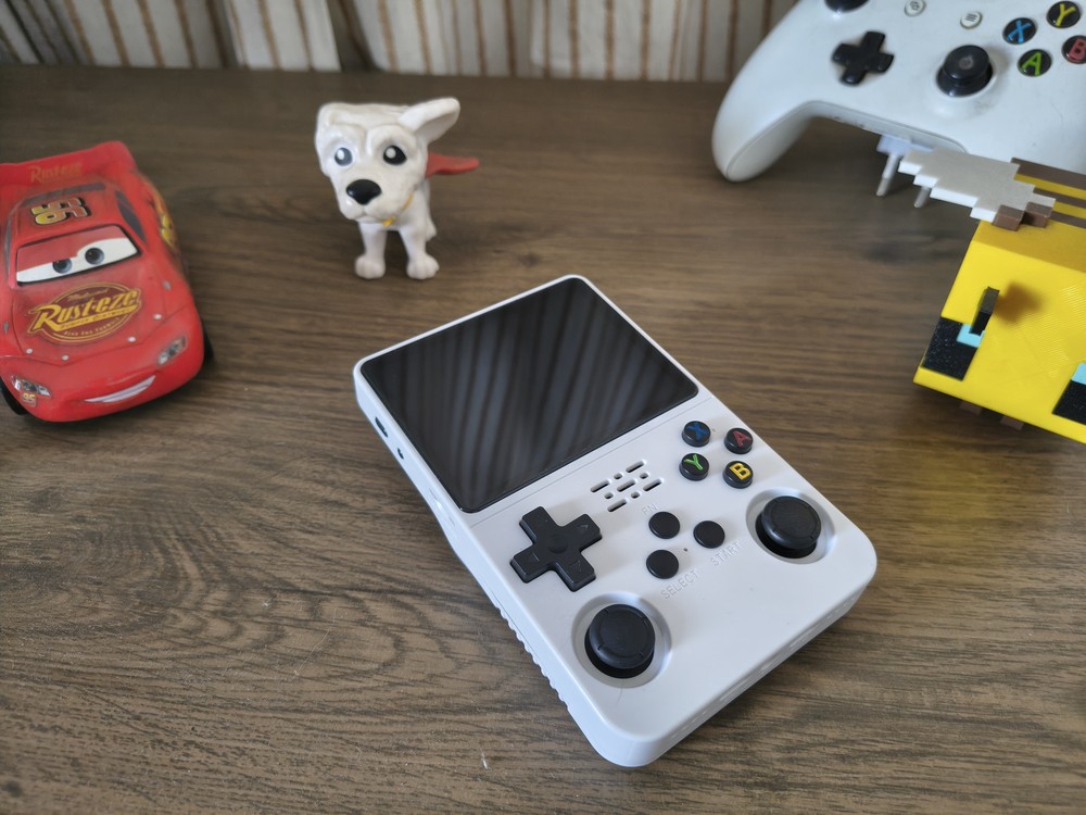 Boyhom R36S possui um design agradável e que não gera muitos problemas ao jogar — Foto: Luccas Melo/TechTudo