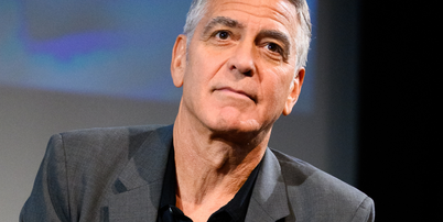 George Clooney, 64 anos: 'Foi um começo difícil. Dormi no chão de um armário por dois anos e, durante cinco anos, fui de bicicleta aos testes de elenco'. Foto: Getty Images / Purepeople