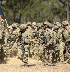 Soldados dos EUA durante a cerimônia de abertura do Exercício Southern Jackeroo em 29 de maio de 2026 em Townsville, Austrália Foto: Ian Hitchcock/Getty Images