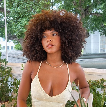 Natural da Zona Norte do Rio, Victória Roque é atriz, DJ e influenciadora. Estreando em novela, ela fez o filme "Um ano inesquecível: inverno", do Prime Video — Foto: Reprodução Instagram