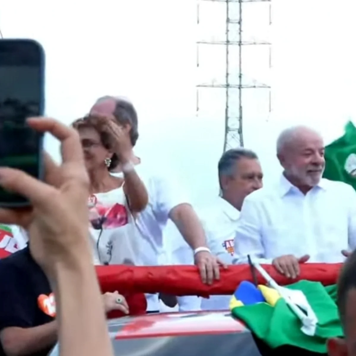 Janja reage a protesto em Minas: "Pega esse dedo e enfia no coração"