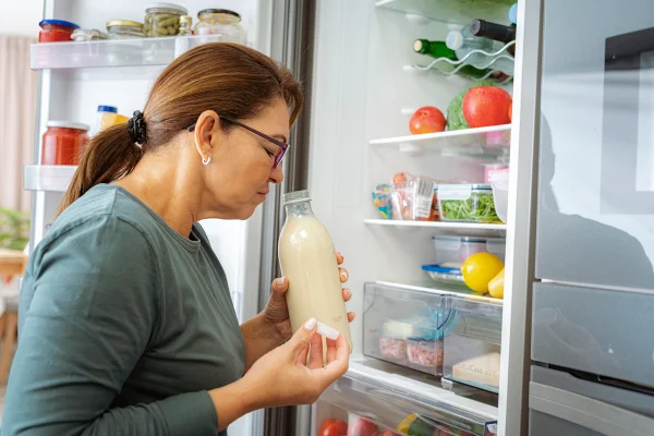 Nutris listam alimentos que não devem ser guardados na porta da geladeira