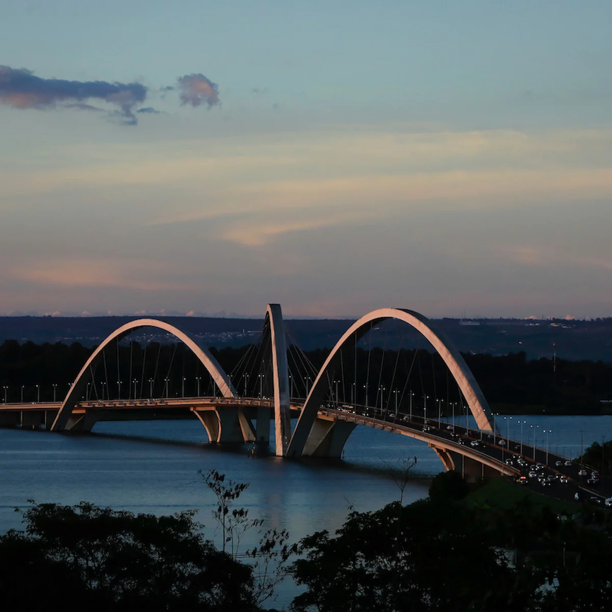 Ponte JK: faixas reversas começam a funcionar nesta quarta-feira (21/10)