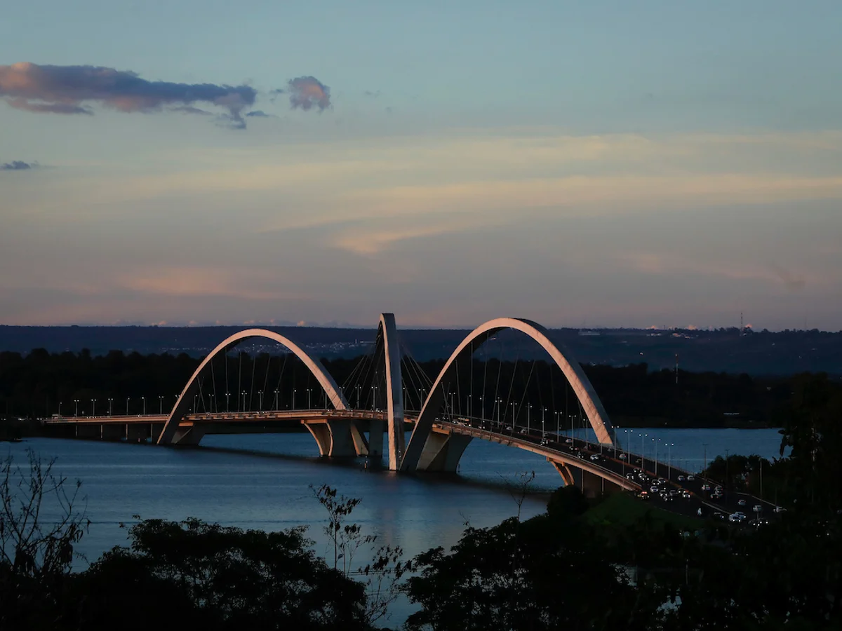Ponte JK: faixas reversas começam a funcionar nesta quarta-feira (21/10)