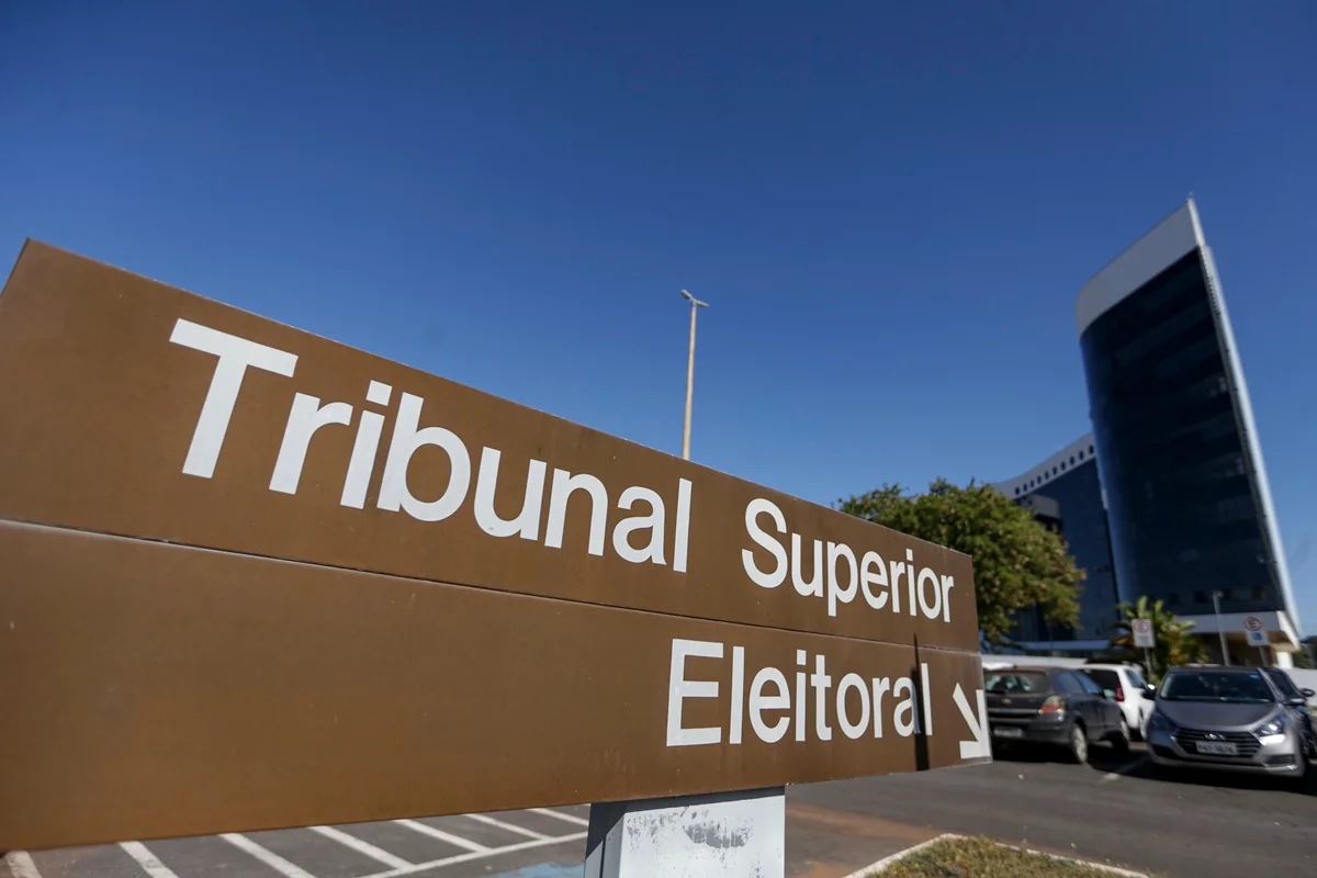 Imagem da matéria: TSE dá 24 horas para Meta comprovar paridade nas campanhas de Lula e Flávio