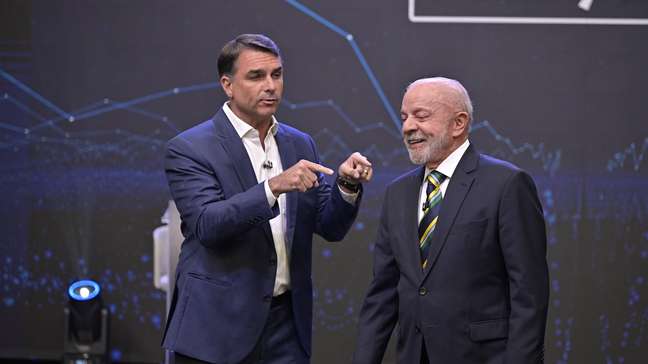 Em último confronto, qual é a melhor estratégia para Flávio e Lula no debate da Globo?