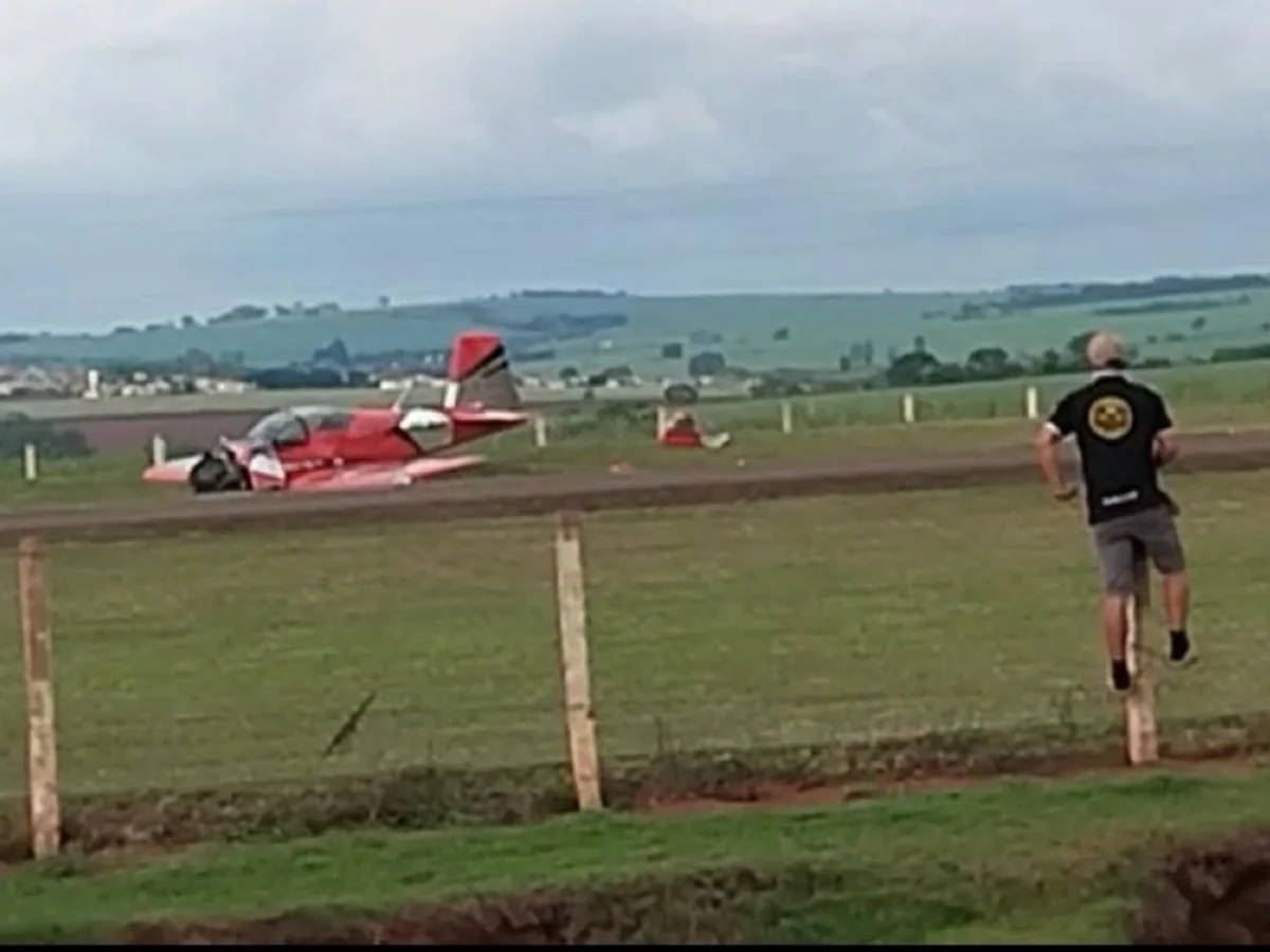 Avião de pequeno porte cai e mata 2 pessoas no interior de SP