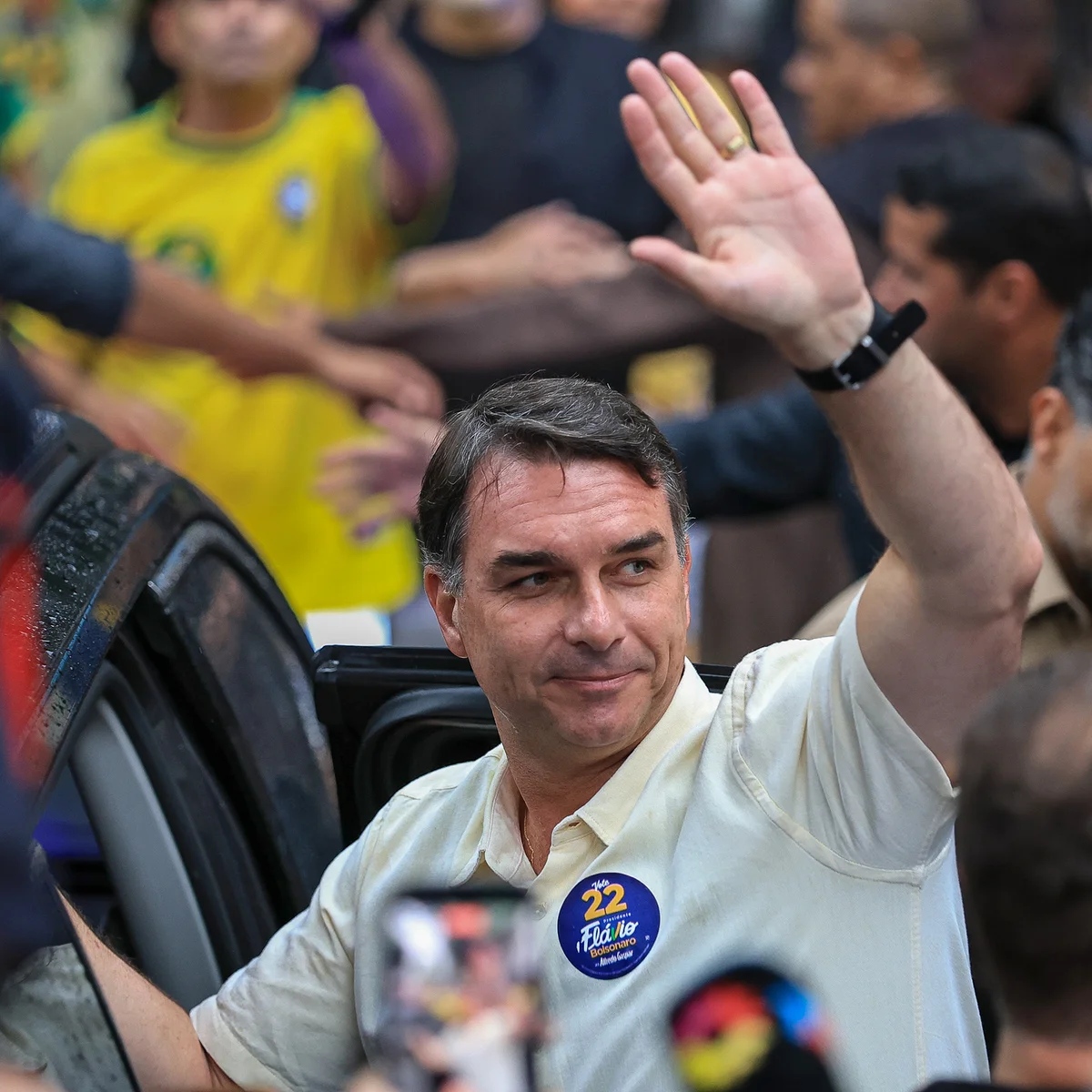 TSE desmente Flávio Bolsonaro sobre retirada de fiscais do PL de sala-cofre