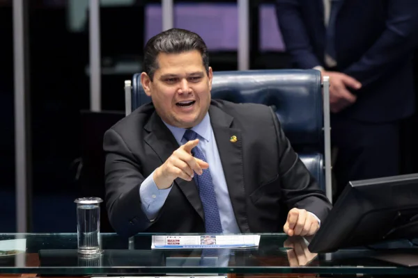 Alcolumbre sobre 6x1: Última vez que contei voto deu problema na República