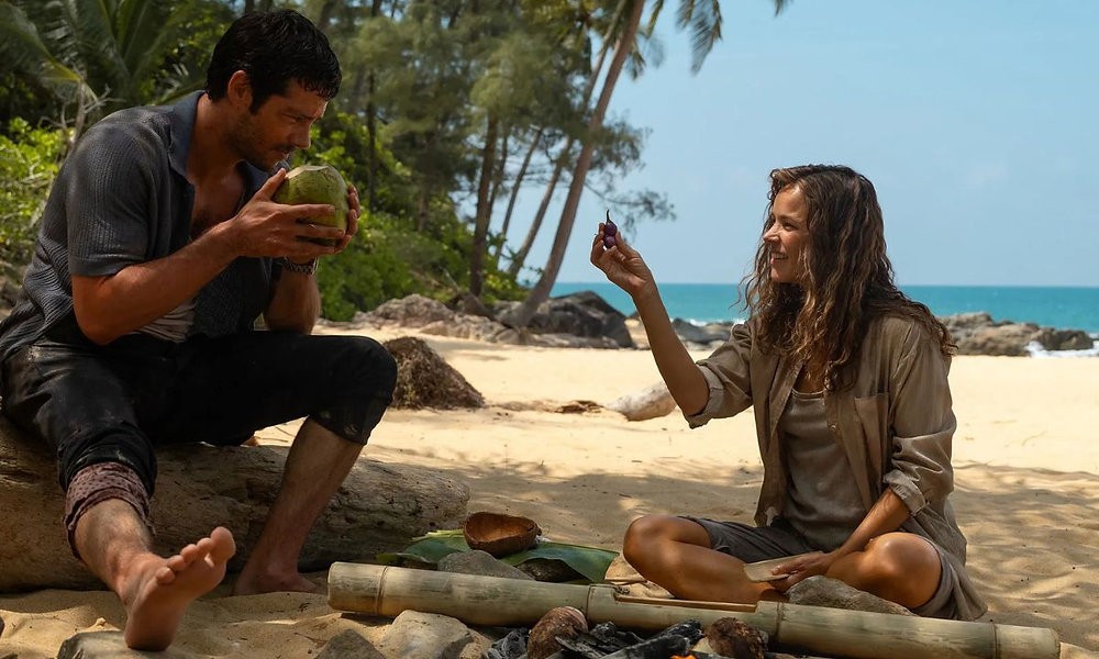 Em Socorro!, uma funcionária e seu chefe machista ficam presos em uma ilha deserta — Foto: Reprodução/IMDb