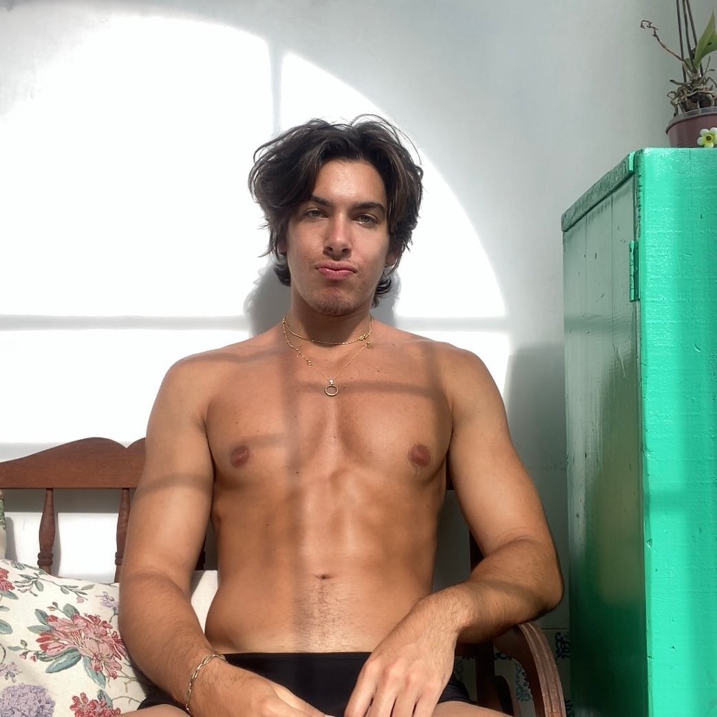 Antonio Rockenbach tem 26 anos. Ele esteve na sétima temporada de "Reis", da Record — Foto: Reprodução Instagram