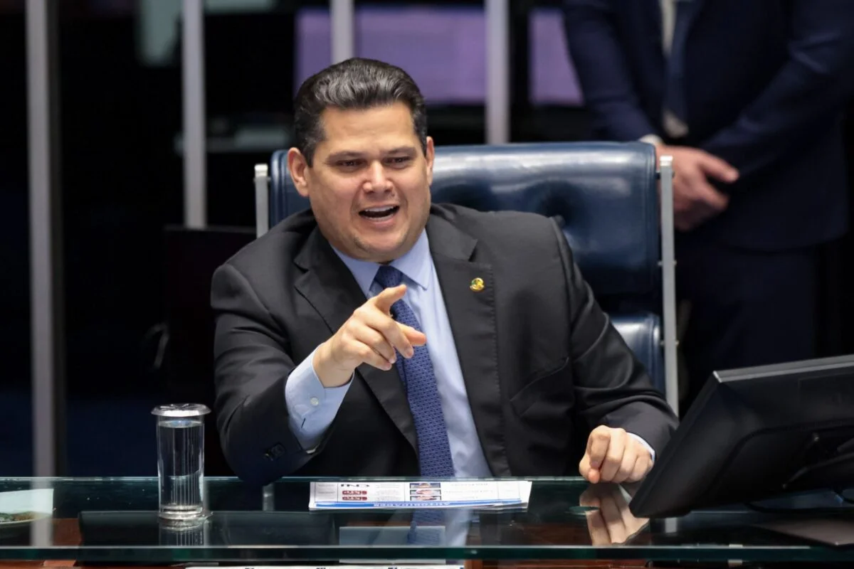 Imagem da matéria: Alcolumbre sobre 6x1: Última vez que contei voto deu problema na República