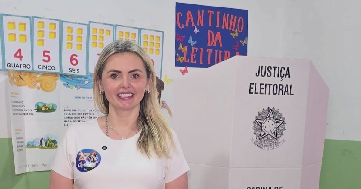 Clariana Barão vira meme após receber um voto na seção eleitoral de Singapura nas Eleições de 2026