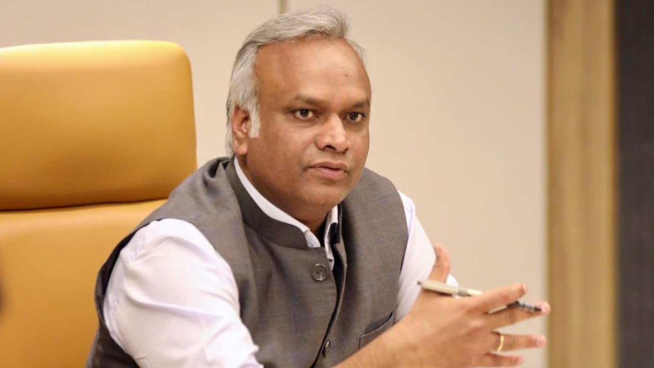 2 suspeitos ligados a mecanismos de radicalização paquistaneses foram identificados, diz Priyank Kharge