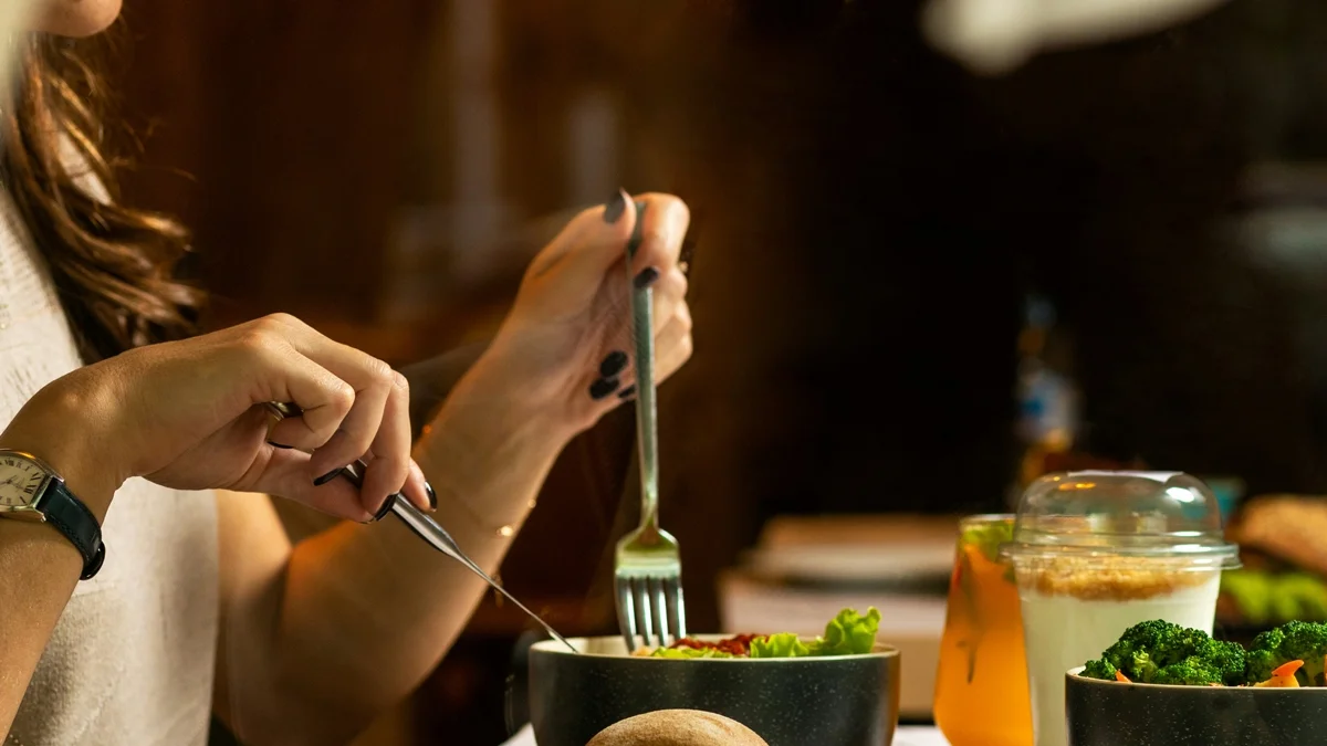 Saiba como a alimentação atua na prevenção de um AVC, segundo nutri