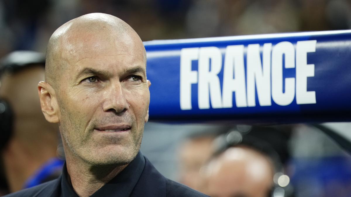 Zinedine Zidane fica decepcionado com o empate da França contra a Itália