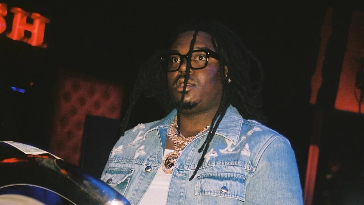 Vídeos mostram rapper Lucki esfaqueado no rosto após briga nos EUA. Veja